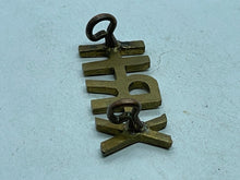 Lade das Bild in den Galerie-Viewer, Original WW1 British Army 10th Royal Hussars XRH Regiment Shoulder Title - The Militaria Shop