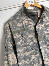 Charger l'image dans la galerie, Surplus US Army ACU Combat Uniform Jacket-Medium Regular - The Militaria Shop