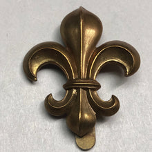 Load image into Gallery viewer, Original WW1 British Army Manchester Regiment Cap Badge - The Militaria Shop