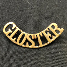 Load image into Gallery viewer, Original WW1 British Army Brass Shoulder Title - Gloster Regiment - The Militaria Shop