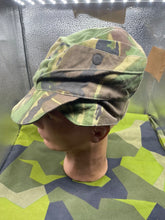 Load image into Gallery viewer, Original British Army 68 Pattern Cold Weather DPM Combat Camouflage - Size 6 1/2 - The Militaria Shop