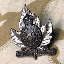 Load image into Gallery viewer, Original Canadian Army WW1 29th Waterloo Regiment Bronze Cap Badge - The Militaria Shop