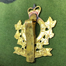 Load image into Gallery viewer, Genuine Canadian Army Brass Cap Badge - Régiment de Hull - The Militaria Shop