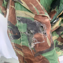 Charger l'image dans la galerie, Original British Army 68 Pattern DPM Camouflaged Smock - Size 1 - 36" Chest - The Militaria Shop