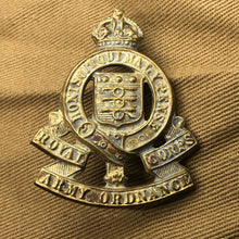 Load image into Gallery viewer, Original WW2 British Army Royal Army Ordnance Corps RAOC Cap Badge - The Militaria Shop