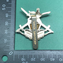 Load image into Gallery viewer, Original British Army Cap Badge - Junior Leaders - The Militaria Shop