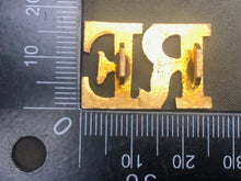 Load image into Gallery viewer, Original WW1/WW2 British Army Royal Engineers Brass Shoulder Title - The Militaria Shop