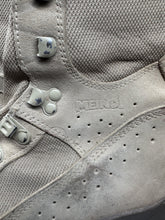 Lade das Bild in den Galerie-Viewer, British Army Surplus Brown Leather Combat Boots - Size UK 9.5 W - The Militaria Shop
