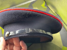 Lade das Bild in den Galerie-Viewer, Original British Army Yorkshire Regiment Peaked Cap - Size 56cm - The Militaria Shop