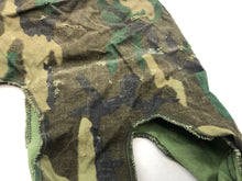 Charger l'image dans la galerie, Original US Army Vietnam War Era M1 Camo Helmet Cover - Local Find - Combat Worn - The Militaria Shop