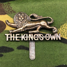 Lade das Bild in den Galerie-Viewer, Original WW1 British Cap Badge - King's Own Royal Regiment (Lancaster) - The Militaria Shop