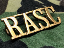 Lade das Bild in den Galerie-Viewer, Original WW2 British Army Brass Shoulder Title - RASC Army Service Corps - The Militaria Shop