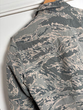 Lade das Bild in den Galerie-Viewer, Surplus US Air Force UCP Uniform Jacket 40 chest - The Militaria Shop