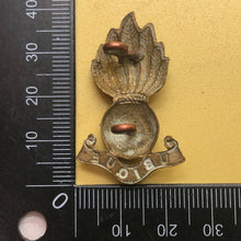 Load image into Gallery viewer, Original WW1/WW2 British Army Royal Artillery Cap Badge - The Militaria Shop