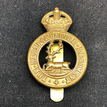 Load image into Gallery viewer, Original WW1 British Army Cap Badge - Hertfordshire Regiment - The Militaria Shop