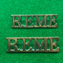 Load image into Gallery viewer, Original WW2 British Army REME Mechanical Engineers Brass Shoulder Titles - The Militaria Shop