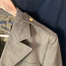 Lade das Bild in den Galerie-Viewer, Original WW2 US Army Class A Dress Jacket 1940 - Private Ryan Prop - 38" Large - The Militaria Shop