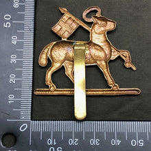 Charger l'image dans la galerie, Original British Army Cap/Beret Badge - Queen's Royal Regiment (West Surrey) - The Militaria Shop