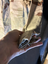 Load image into Gallery viewer, Gulf War US Army DCU Camouflaged Combat Field Coat/Jacket - Small/Short - The Militaria Shop