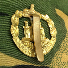 Lade das Bild in den Galerie-Viewer, British Army Cap Badge - Dorsetshire Regiment - The Militaria Shop