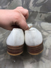 Load image into Gallery viewer, Genuine British Army Women's White Summer Shoes - WW2 Pattern - Size UK 6 M - The Militaria Shop