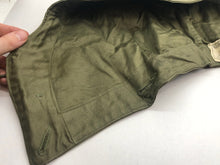 Lade das Bild in den Galerie-Viewer, Original WW2 US Army M-1943 Smock Hood - Size Medium - The Militaria Shop