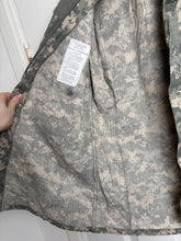 Lade das Bild in den Galerie-Viewer, Surplus US Army ACU Combat Uniform Jacket-Small Regular - The Militaria Shop