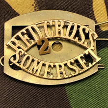 Lade das Bild in den Galerie-Viewer, Original WW1 British Army Red Cross Shoulder Title - Somerset - The Militaria Shop