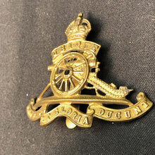 Load image into Gallery viewer, Original WW2 British Army Cap Badge - Royal Artillery - The Militaria Shop