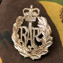 Load image into Gallery viewer, Genuine British RAF Royal Air Force Staybrite Cap Badge - The Militaria Shop