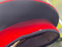 Lade das Bild in den Galerie-Viewer, Original British Army Guards Peaked Cap - Size 55cm - The Militaria Shop