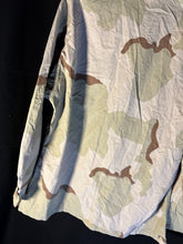 Lade das Bild in den Galerie-Viewer, Gulf War US Army DCU Camouflaged Combat Field Coat/Jacket - Large/Regular - The Militaria Shop