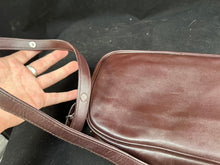 Lade das Bild in den Galerie-Viewer, Genuine British Army Woman's Officers Shoulder Brown Hand Bag - The Militaria Shop