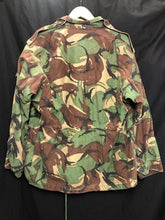 Charger l'image dans la galerie, Genuine British Army 68 Pattern DPM Camouflaged Combat Smock - 39" Chest Size 2 - The Militaria Shop