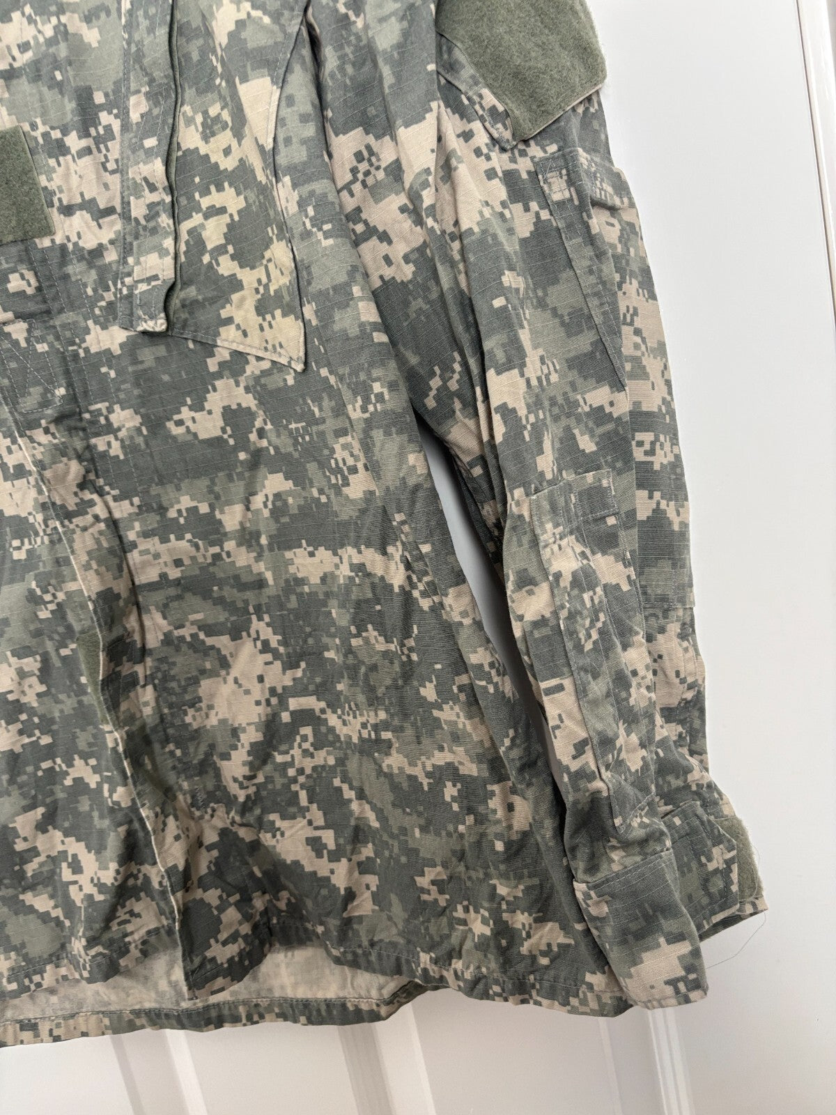 Surplus US Army ACU Combat Uniform Jacket -Size Small-Regular - The Militaria Shop