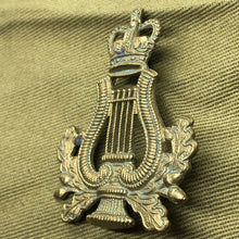Load image into Gallery viewer, Genuine British Army Cap Badge - Musicians - The Militaria Shop