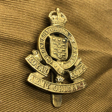 Load image into Gallery viewer, Original WW2 British Army Royal Army Ordnance Corps RAOC Cap Badge - The Militaria Shop