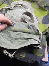 Charger l'image dans la galerie, Original US Army Vietnam War Era Snout Type Gas Mask Bag - The Militaria Shop