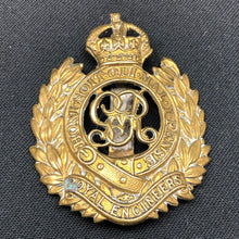 Load image into Gallery viewer, Original WW1 British Army Cap Badge - Royal Engineers - George V - The Militaria Shop