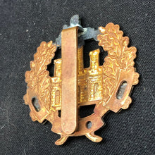 Lade das Bild in den Galerie-Viewer, Original WW2 British Army Cap Badge - Essex Regiment - The Militaria Shop