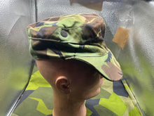 Charger l'image dans la galerie, Original British Army 68 Pattern Cold Weather DPM Combat Camouflage - Size 6 5/8 - The Militaria Shop