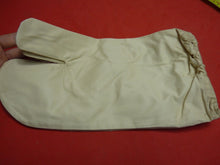 Charger l'image dans la galerie, Original WW2 British Army Gunners Winter White Gloves - Dated 1941 - The Militaria Shop