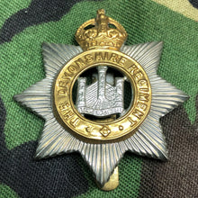 Load image into Gallery viewer, Original WW2 British Army The Devonshire Regiment Cap Badge - Kings Crown - The Militaria Shop