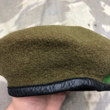 Lade das Bild in den Galerie-Viewer, Genuine British Army Beret - Yorkshire Regiment - Size 61 - The Militaria Shop