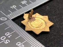 Charger l'image dans la galerie, Original WW1 British Army The Dorsetshire Regiment Collar Badge - Cast Brass - The Militaria Shop
