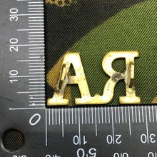 Lade das Bild in den Galerie-Viewer, Genuine British Army WW1 Brass Shoulder Title - Royal Artillery - The Militaria Shop