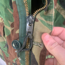 Charger l'image dans la galerie, Original British Army 68 Pattern DPM Camouflaged Smock - Size 1 - 36" Chest - The Militaria Shop