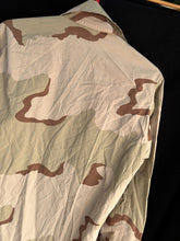 Charger l'image dans la galerie, Gulf War US Army DCU Camouflaged Combat Field Coat/Jacket - Medium/ Long - The Militaria Shop
