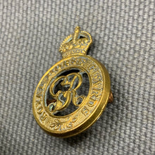 Load image into Gallery viewer, Original WW1 British Army Royal Horse Guards Cap Badge - The Militaria Shop