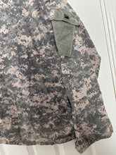 Charger l'image dans la galerie, Surplus US Army ACU Combat Uniform Jacket -Size Large-Short - The Militaria Shop